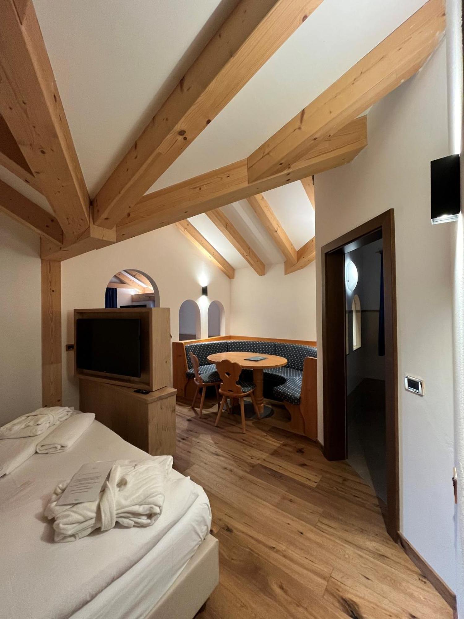 Hotel Terme Antico Bagno Pozza di Fassa Room photo