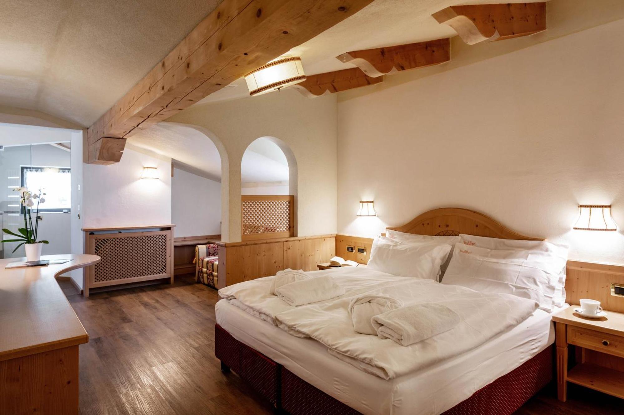 Hotel Terme Antico Bagno Pozza di Fassa Room photo
