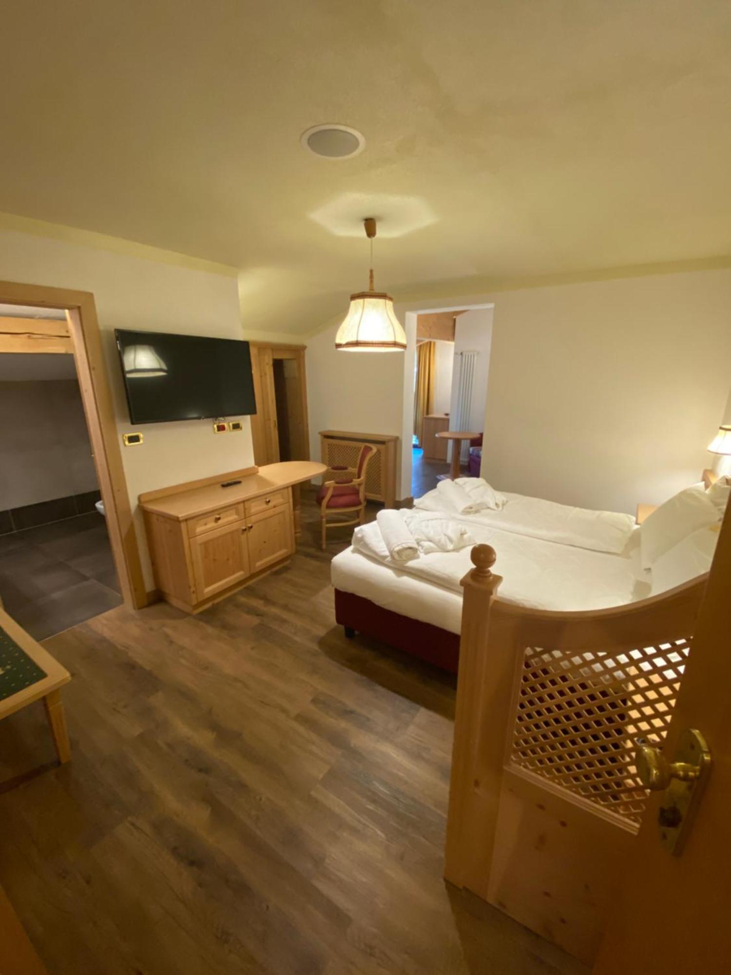 Hotel Terme Antico Bagno Pozza di Fassa Room photo