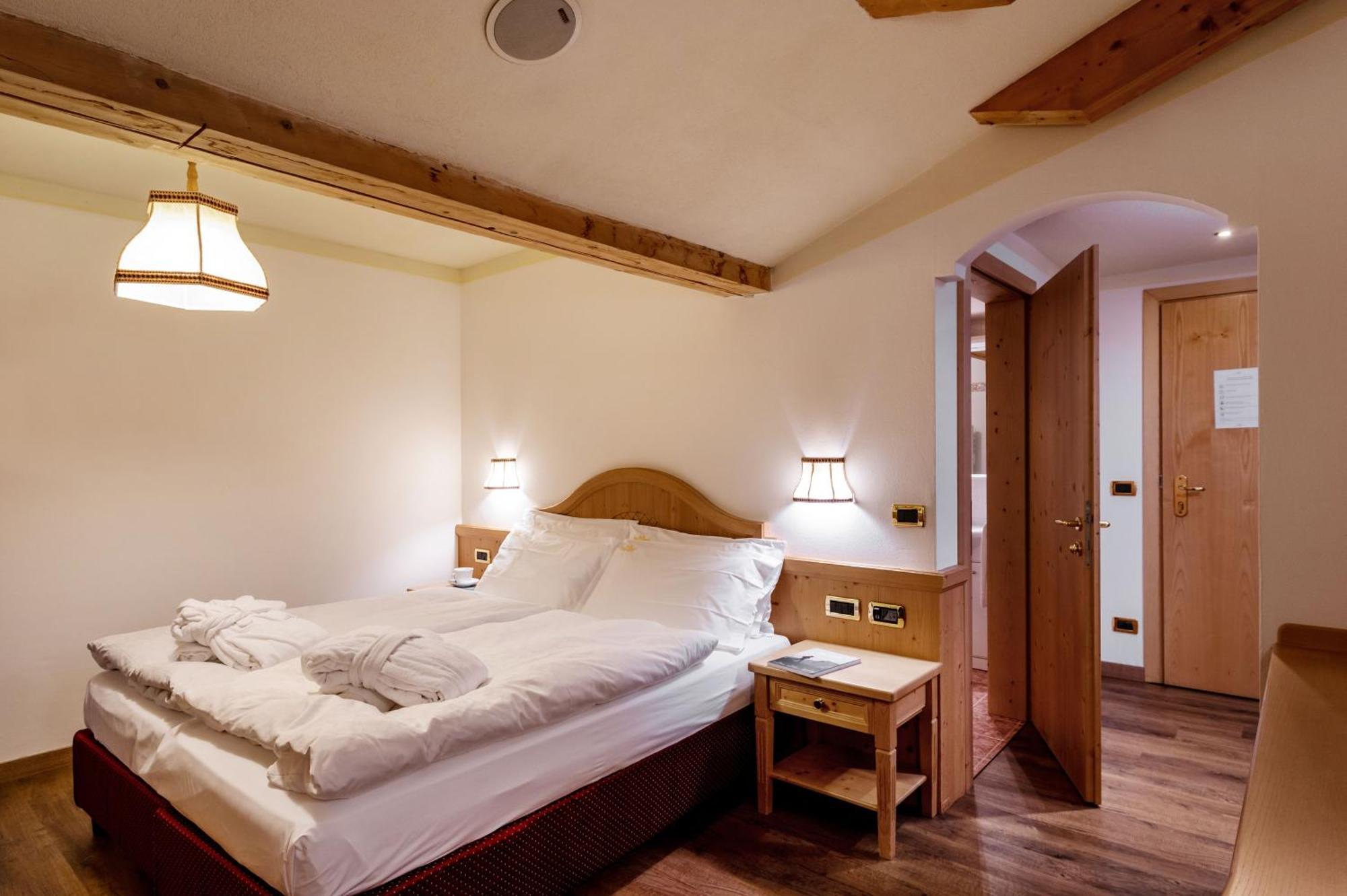 Hotel Terme Antico Bagno Pozza di Fassa Room photo