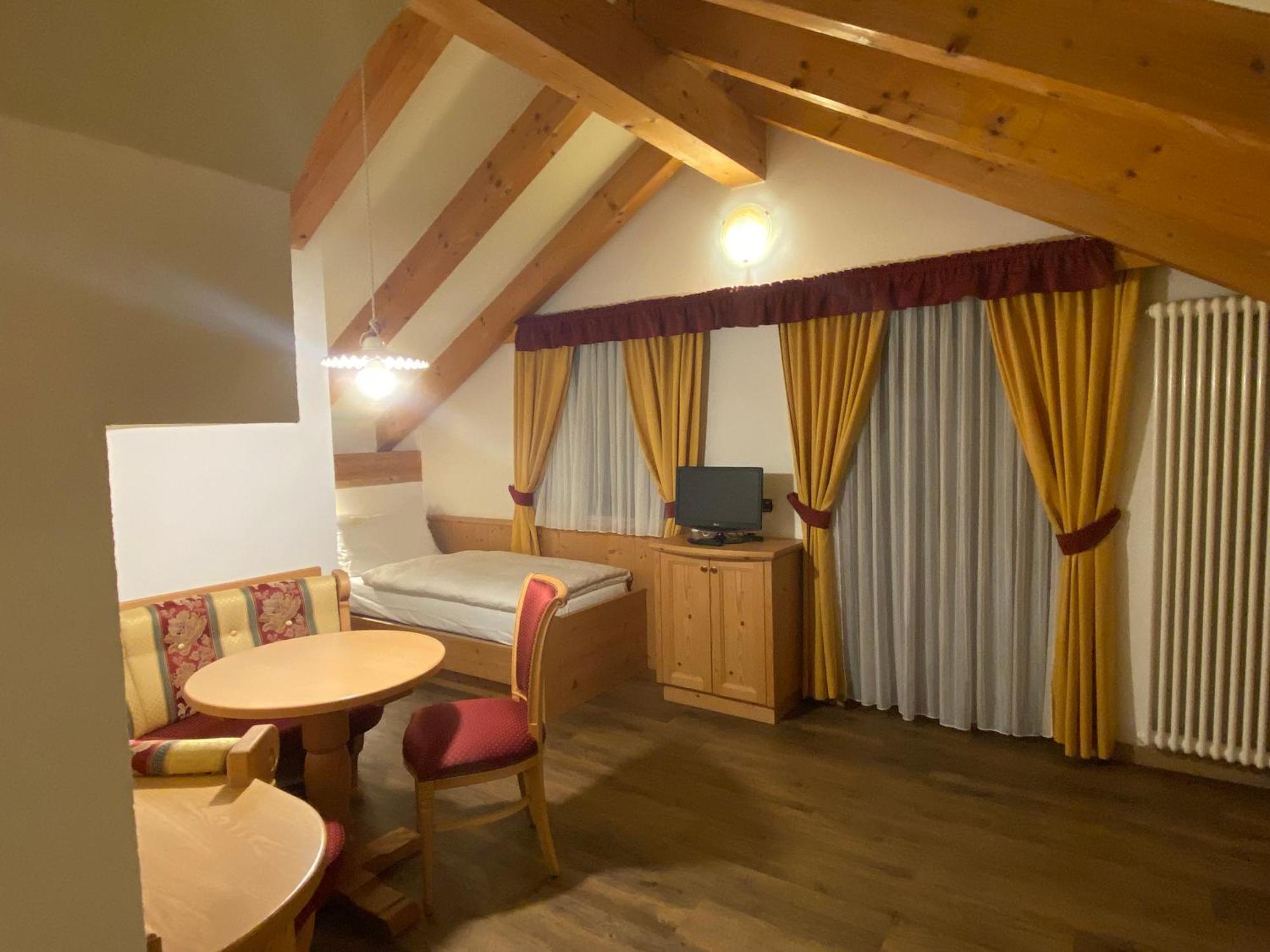 Hotel Terme Antico Bagno Pozza di Fassa Room photo