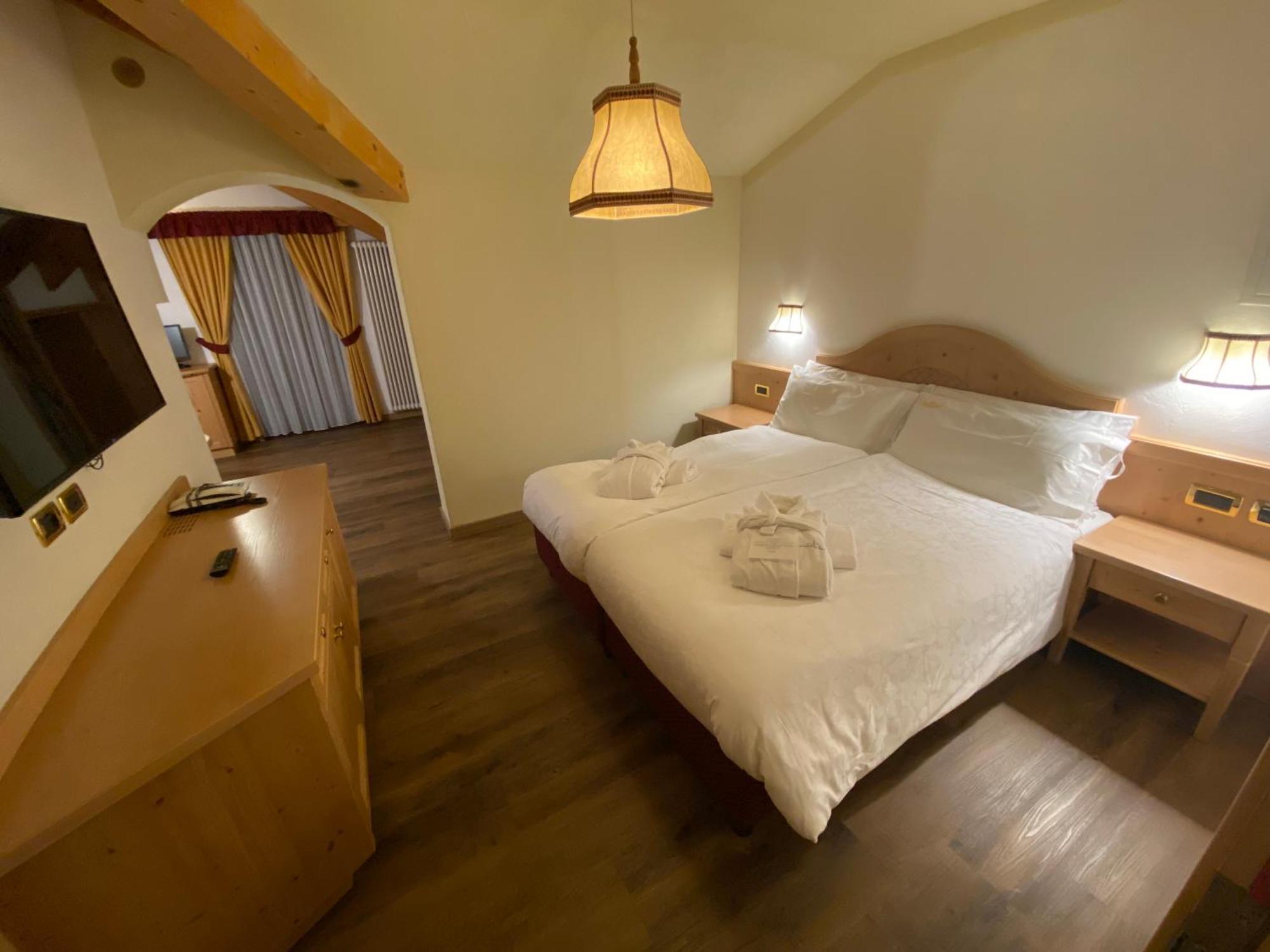 Hotel Terme Antico Bagno Pozza di Fassa Room photo