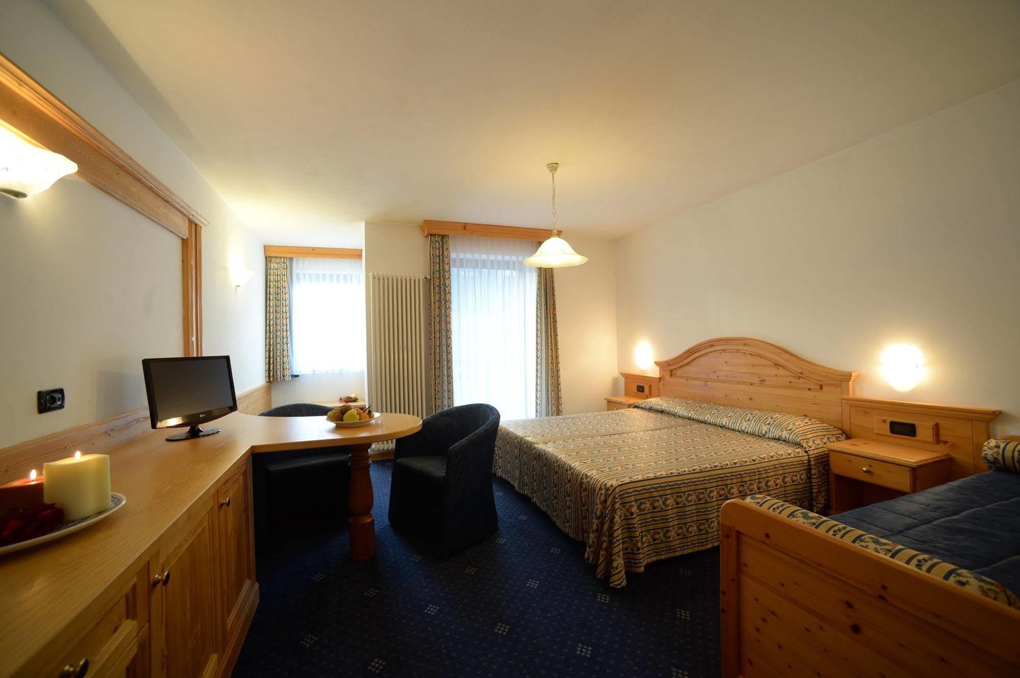Hotel Terme Antico Bagno Pozza di Fassa Exterior photo